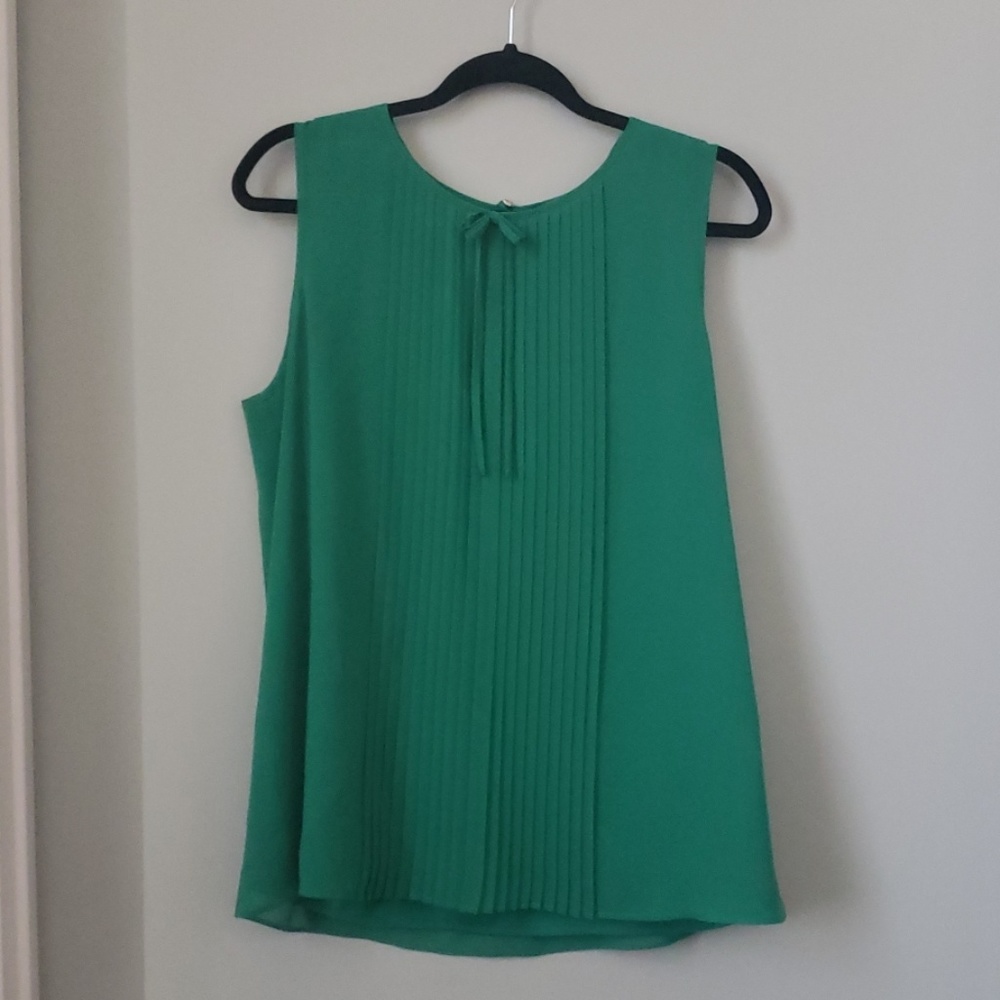 Pleat front top